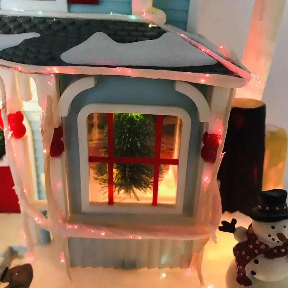 Vintage Avon 2001 Holiday Splendor Lighted Fiber Optic House Color Changing New!
